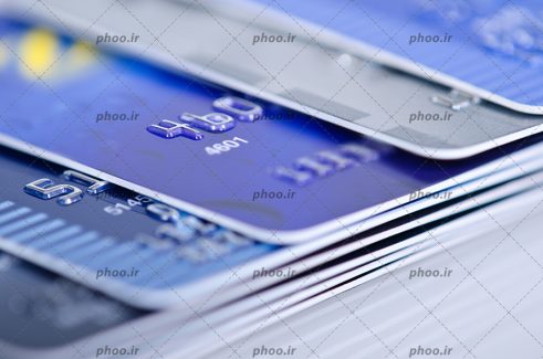 عکس با کیفیت کارت های بانکی در کنار هم از نمای نزدیک