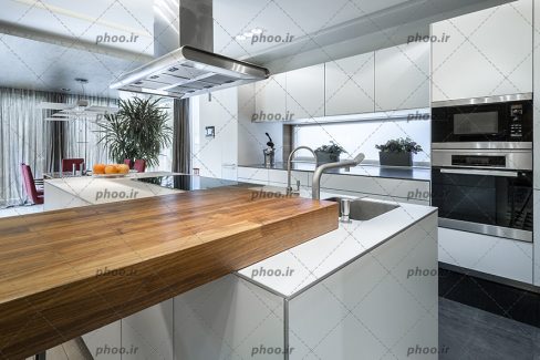 عکس آشپزخانه مدرن با کابینت های سفید