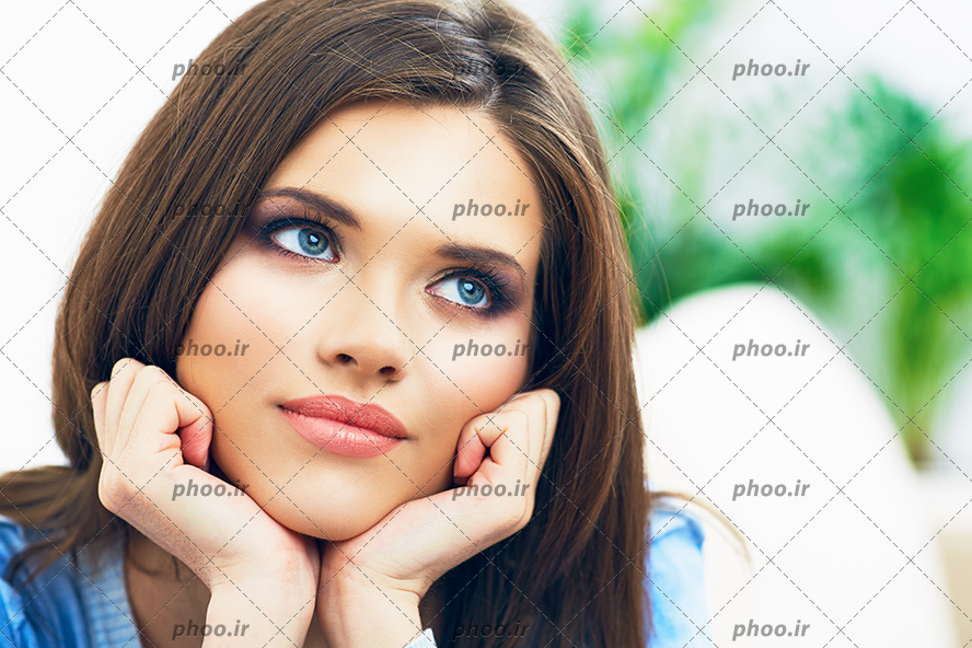 عکس دختر زیبا با چشم های آبی و آرایش و مو های قهوه ای