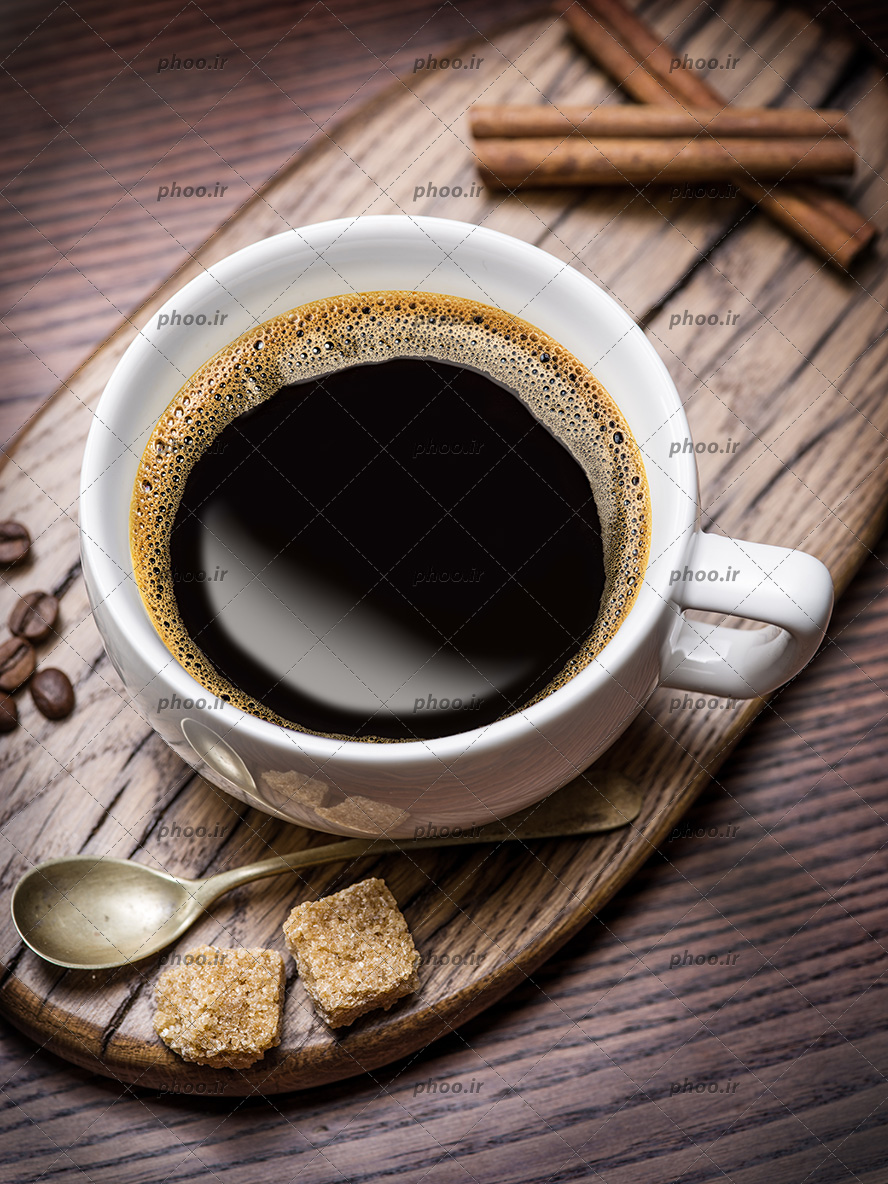 عکس یک فنجان سفید قهوه تلخ و قاشق