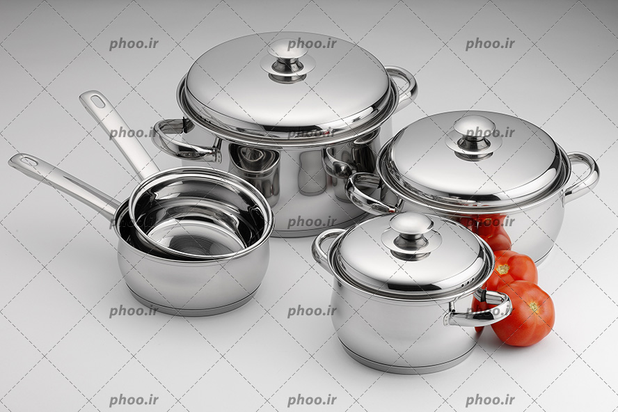 عکس سرویس قابلمه استیل در پس زمینه سفید