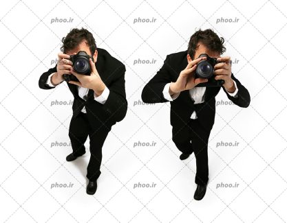 عکس با کیفیت دو مرد عکاس در حال عکس گرفتن از نمای پایین