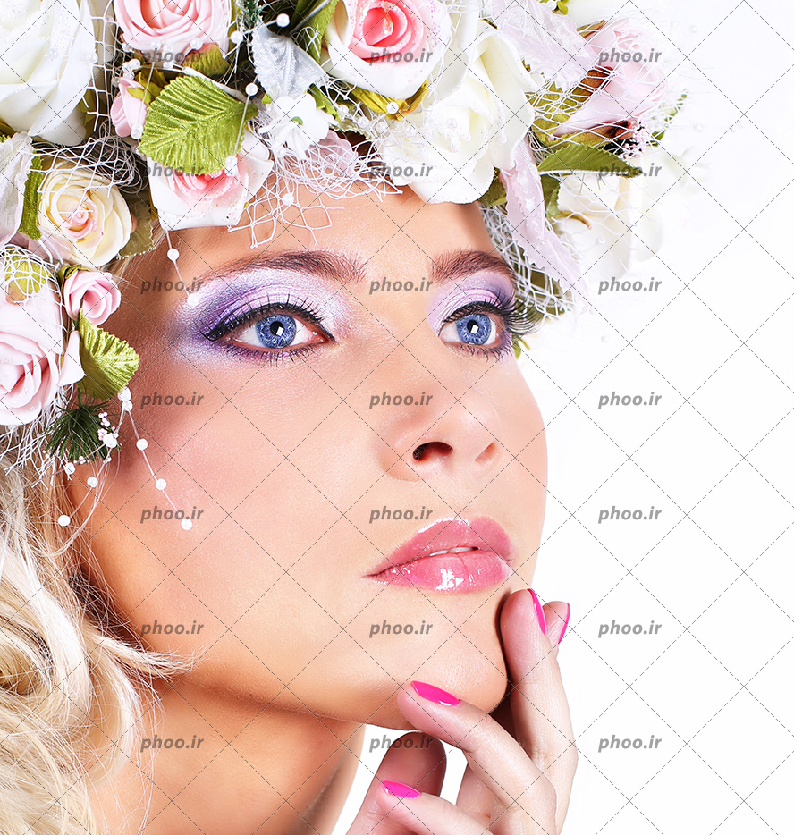 عکس خانم با چشم های آبی و آرایش و تاج گل