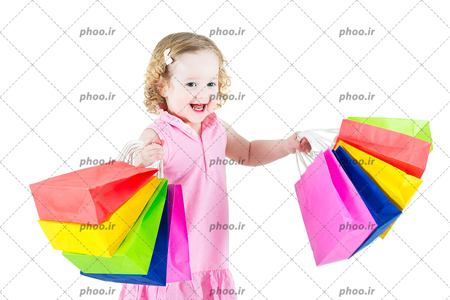 عکس با کیفیت دختر بچه شاد با کیسه های خرید رنگی