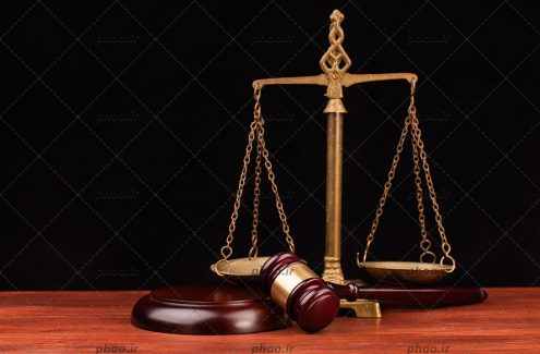 عکس ترازو عدالت و چکش دادگاه