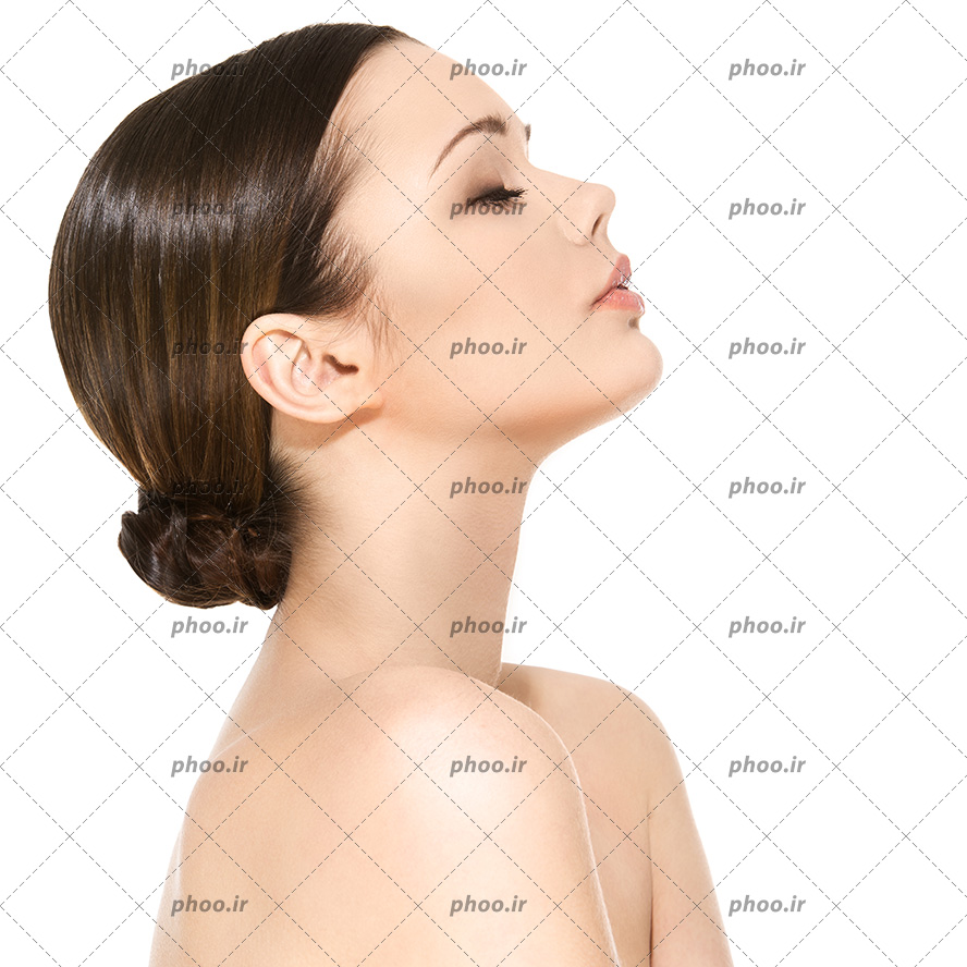 عکس با کیفیت زن با موهای شینیون شده و در حالت نیم رخ