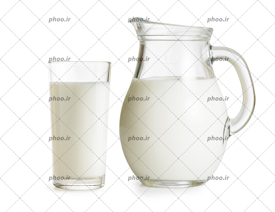 عکس پارچ و لیوان شیر یا دوغ شیشه ای در پس زمینه سفید