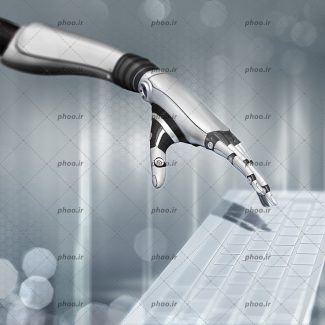 عکس با کیفیت دست ربات هوشمند در حال کار کردن با کیبورد لپ تاپ