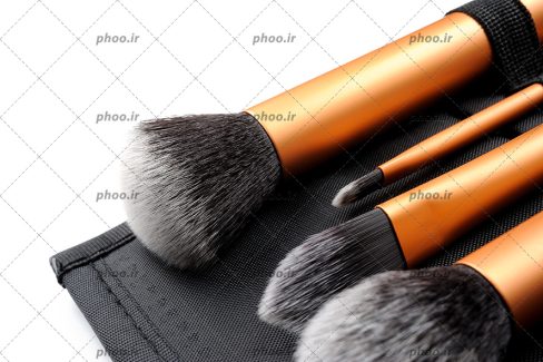 عکس با کیفیت پکی کامل از براش های مختلف لوازم آرایشی
