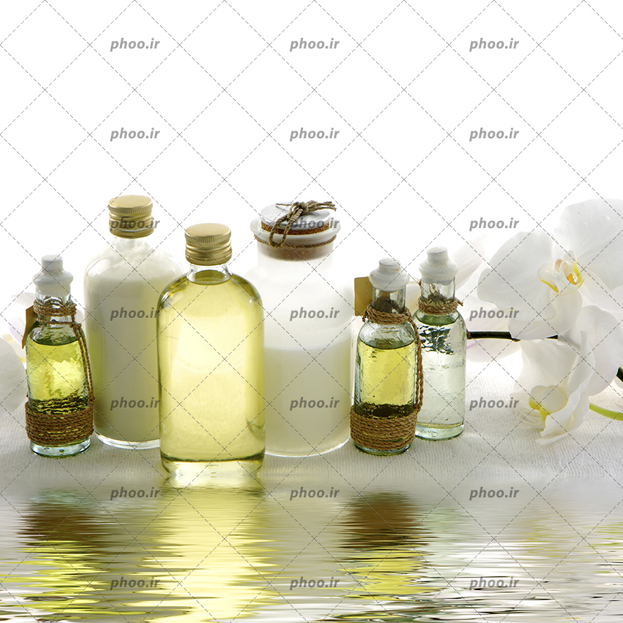 عکس روغن و اسانس و گل برای ماساژ در کنار آبگرم