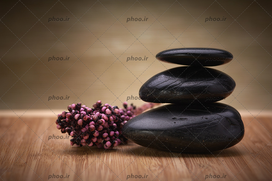 عکس سنگ ها و گل برای ماساژ روی میز