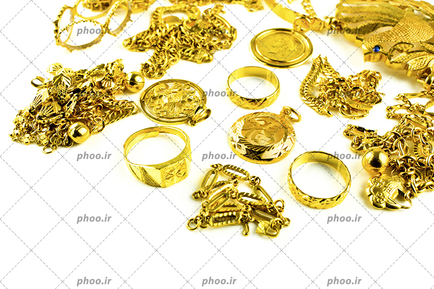 عکس با کیفیت جواهرات طلا در پس زمینه سفید