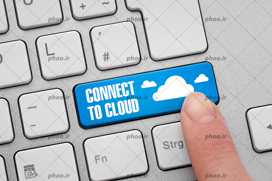 عکس صفحه کلید از نمای نزدیک با یک کلید آب و نوشته انگلیسی (connect to cloud) بر روی آن