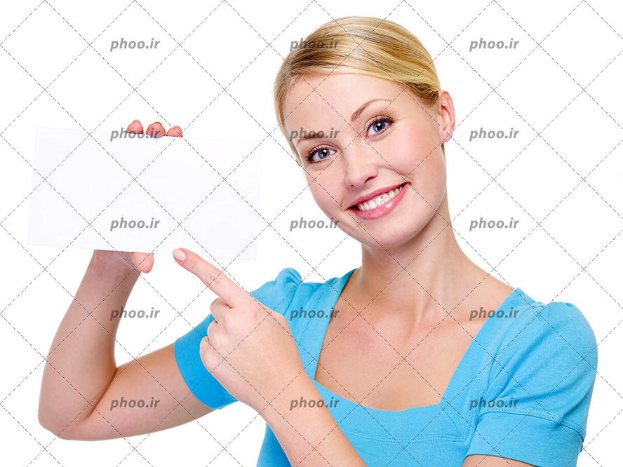 عکس با کیفیت خانم زیبا با یک کارت سفید در دست