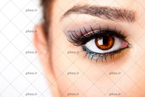 عکس چشم قهوه ای آرایش شده