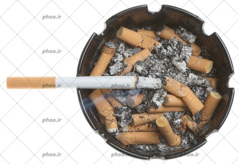 عکس سیگار های سوخته در جا سیگاری