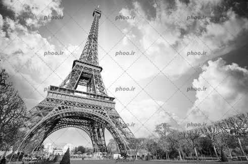 عکس برج ایفل پاریس فرانسه با تم خاکستری