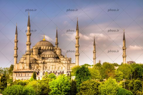 عکس مسجد صوفیه در ترکیه و درختان سبز