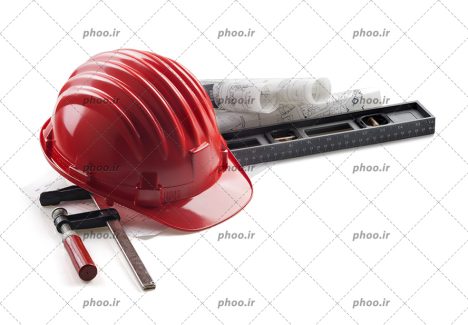 عکس ابزار مهندسی و کلاه ایمنی قرمز و زمینه سفید