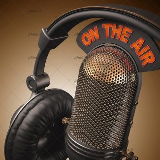 عکس میکروفون و هدفون و کلمه انگلیسی