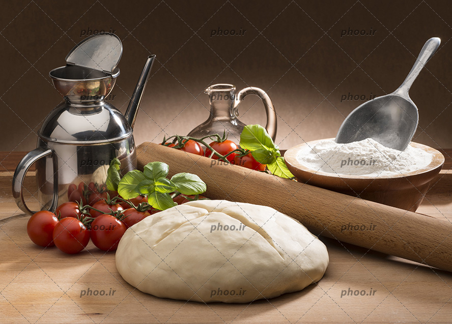 عکس خمیر و مواد اولیه دیگر پیتزا