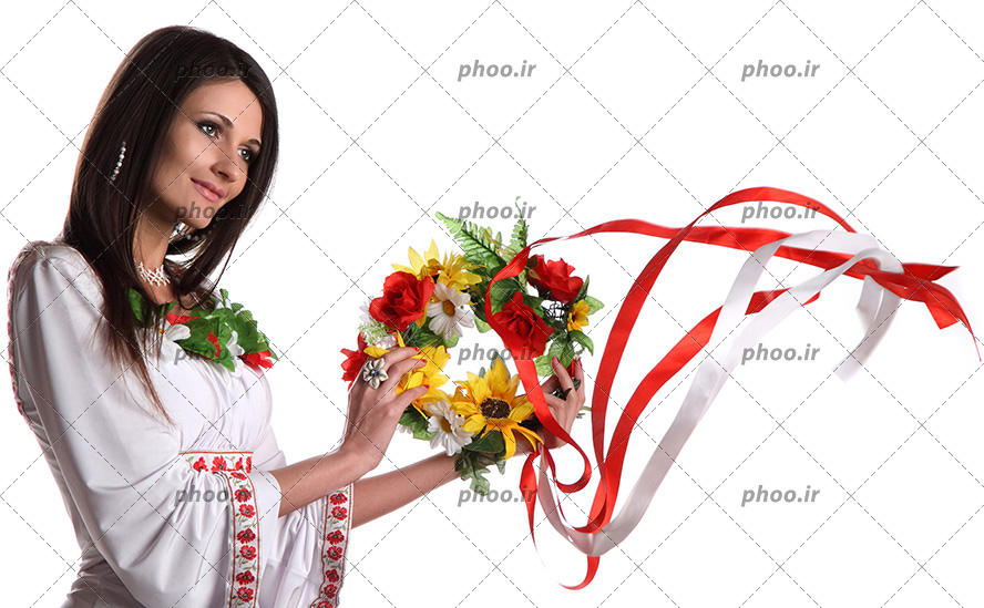عکس با کیفیت خانم زیبا با لباس سفید گل دوزی شده و تاج گل در دست