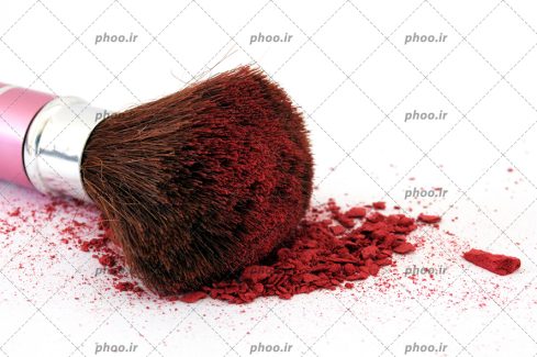 عکس زیبا قلم رژگونه با دسته صورتی و پودره رژ گونه قرمز