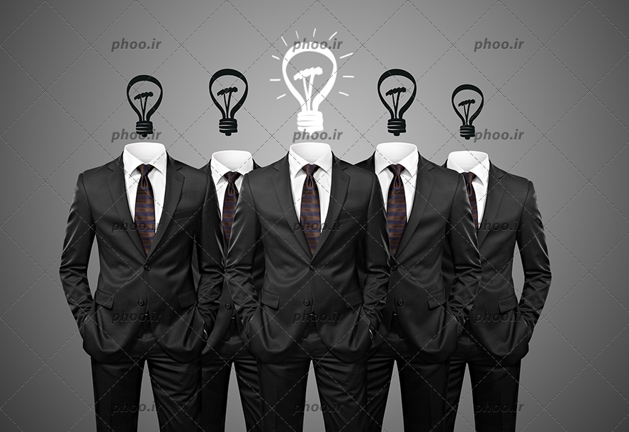 عکس چهار تن کت و شلوار پوشیده که سر علامت سوال دارند