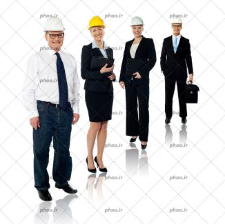 عکس گروهی از مهندسان خانم و آقا ایستاده در پس زمینه سفید