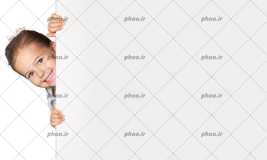 عکس دختر بچه زیبا پشت تابلو سفید