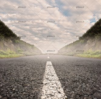 عکس با کیفیت جاده ای میان تپه ها در برابر آسمان ابری