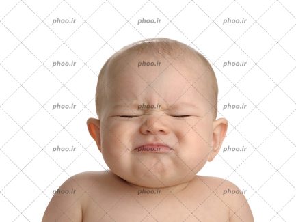عکس با کیفیت نوزاد ناراحت در حال گریه کردن در پس زمینه سفید