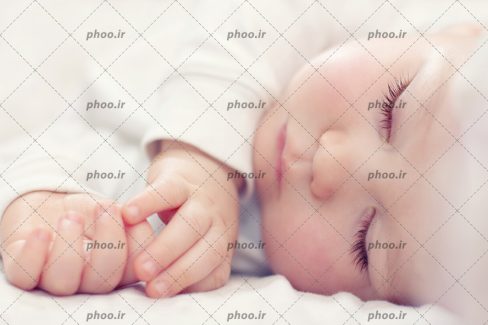 عکس با کیفیت نوزاد خوابیده از نمای نزدیک