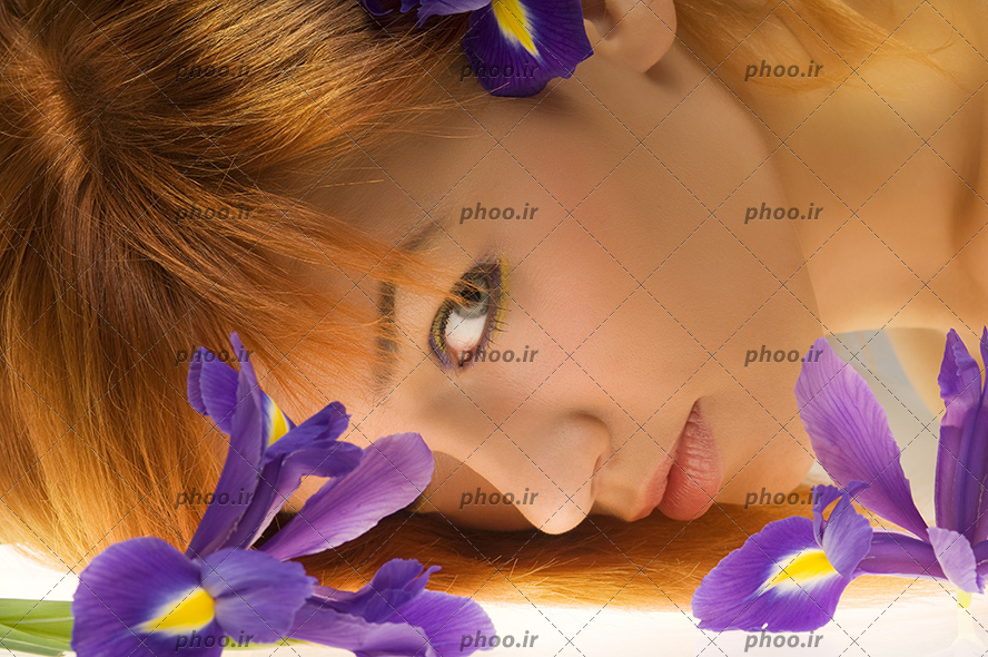 عکس زن جوان در سالن ماساژ در نزدیکی گل