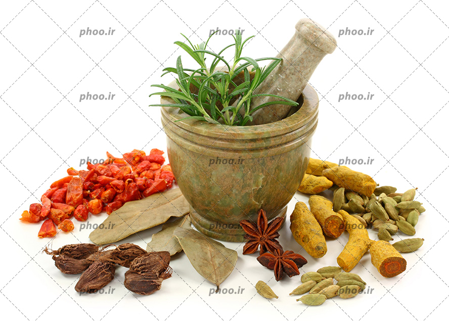 عکس ادویه های مختلف و هاونگ سنگی در زمینه سفید