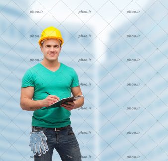 عکس زیبا مهندس خنده رو درحال نوشتن روی برگه با خودکار
