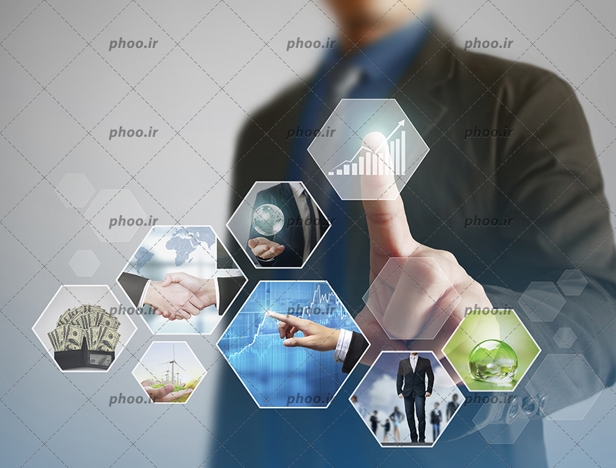 عکس تاجر در مقابل آیکن های مختلف و در حال انتخاب آیکن با شکل نمودار