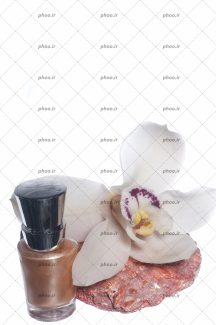 عکس ابزار مانیکور در پس زمینه سفید