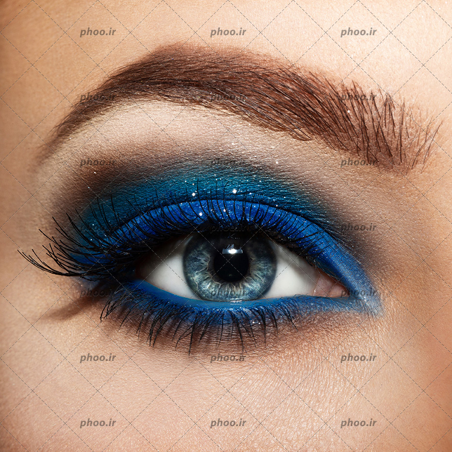 عکس آرایش چشم زیبا با سایه چشم آبی
