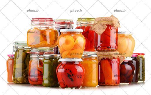 عکس با کیفیت ظرف های شیشه ای ترشی و مربا و کمپوت میوه در پس زمینه سفید
