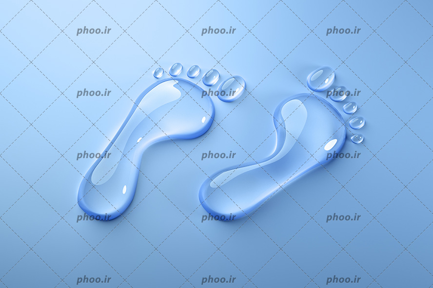 عکس رد پا با آب در پس زمینه آبی