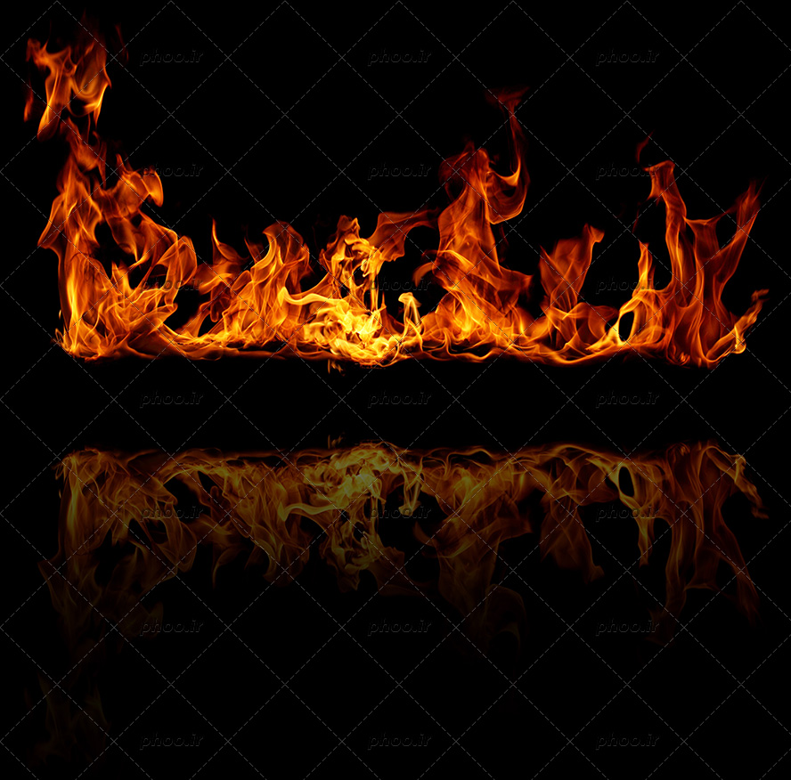 عکس شعله های آتش و انعکاس آن در پس زمینه مشکی