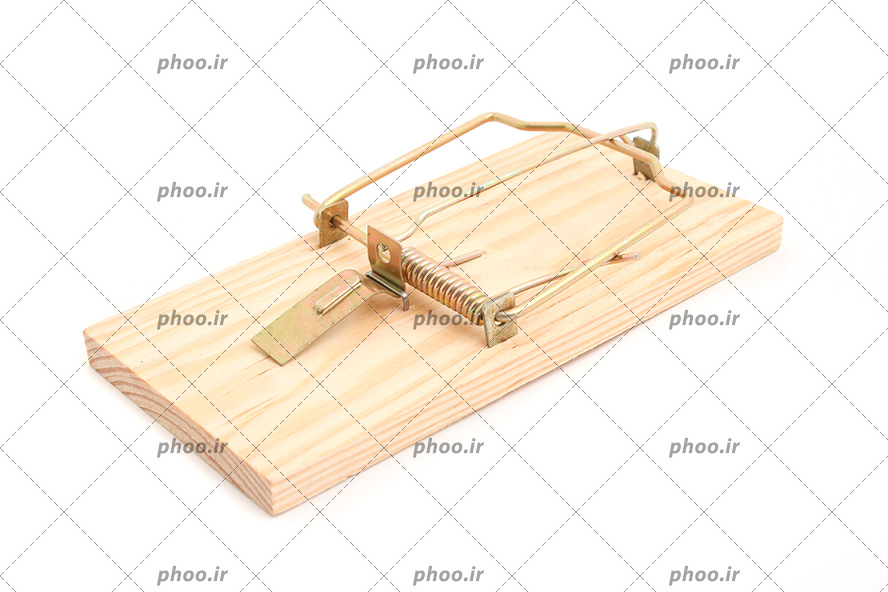 عکس با کیفیت تله موش چوبی در پس زمینه سفید