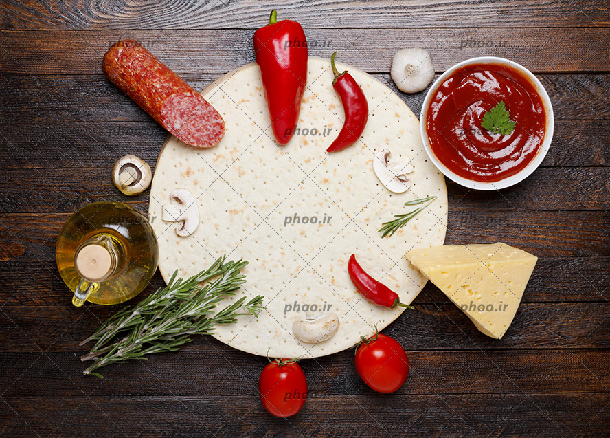 عکس با کیفیت مواد لازم برای تهیه ی پیتزا در پس زمینه چوبی