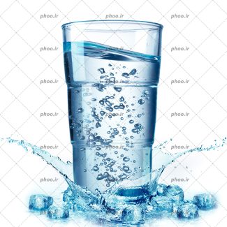 عکس لیوان آب در پس زمینه سفید