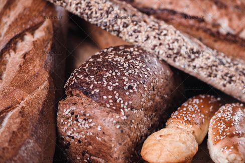 عکس نان های چاودار کنجدی از نمای نزدیک