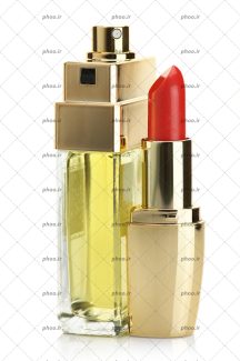 عکس رژ و عطر طلایی کنارهم در زمینه سفید