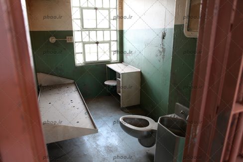 عکس اتاق زندان با لوازم اولیه
