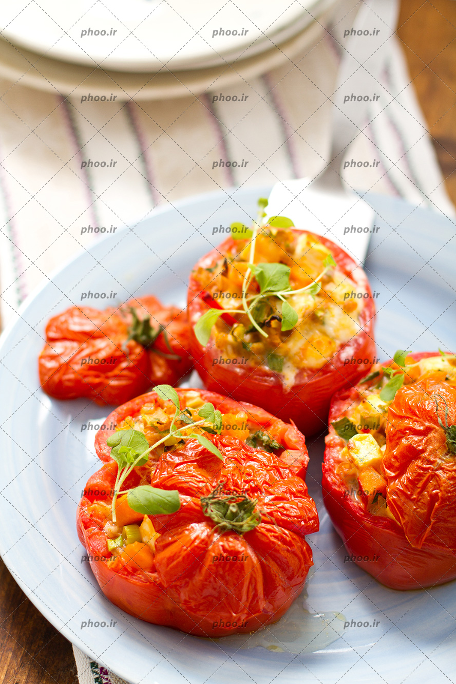 عکس غذای گوجه فرنگی شکم پر در ظرف