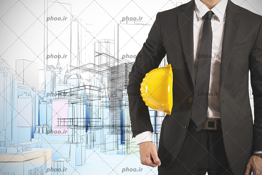 عکس مهندس با کت شلوار و کلاه ایمنی در پس زمینه یک طراحی